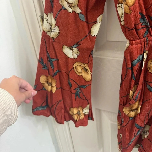 Fall floral long sleeve romper en crème size small - Picture 2 of 9